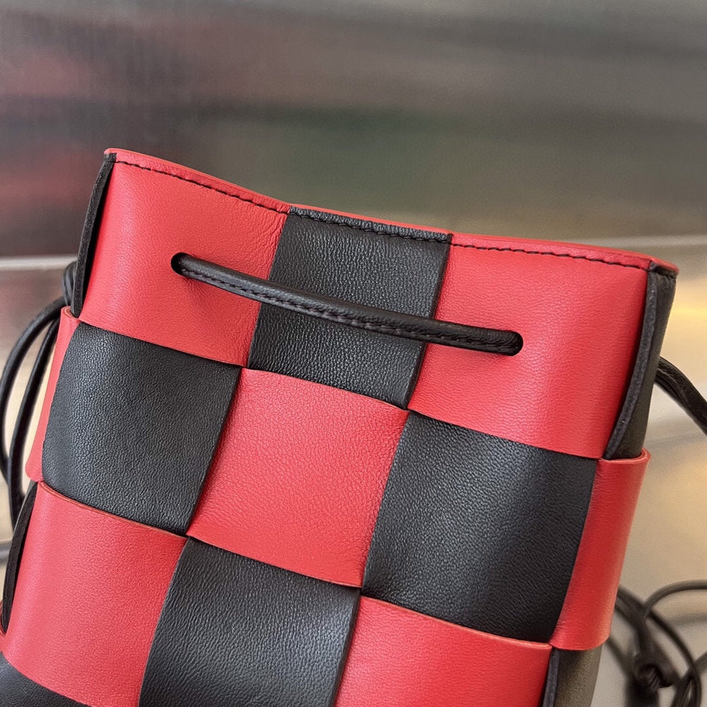 BOTTEGA VENETA SMALL CASSETTE BUCKET 18 IN RED MIX BLACK CALFSKIN