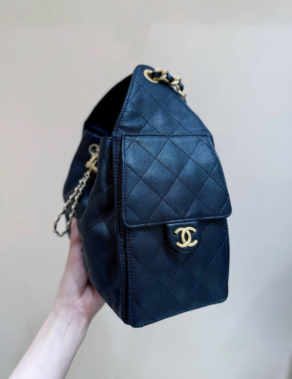 CHANEL 25 HANDBAG IN BLACK 30 GRAINED CALFSKIN GOLD HARDWARE