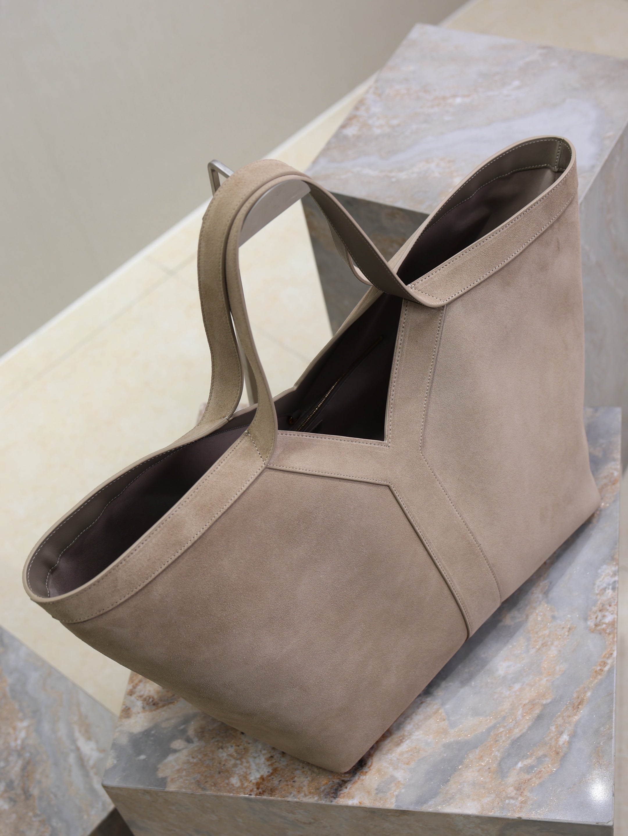 YSL 25S Y MAXI TOTE 50 IN DRY GRAIN SUEDE GOLD HARDWARE