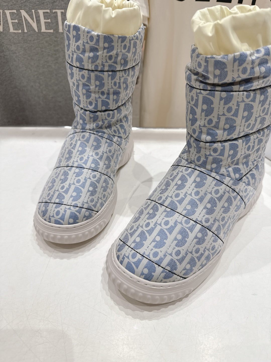 DIOR 25S ANKLE BOOTS IN BLUE FEATHER