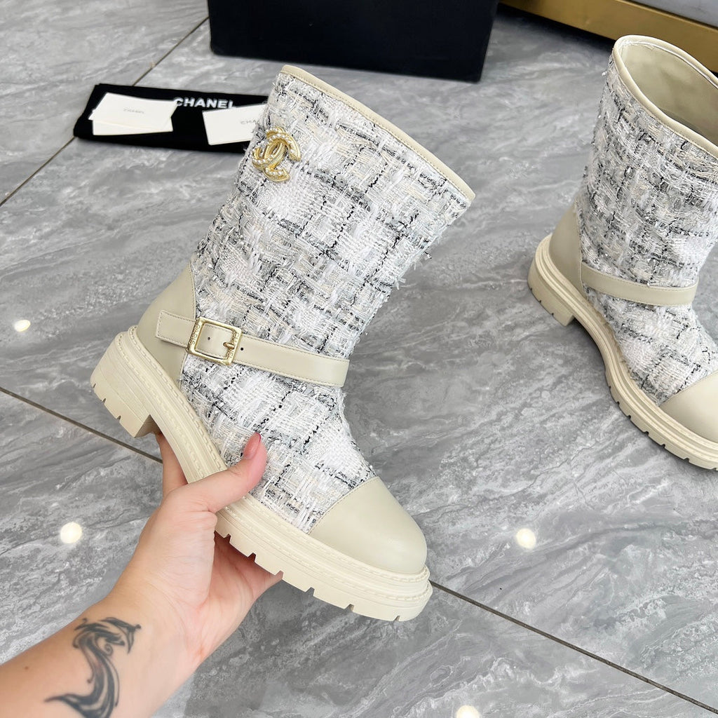CHANEL 25S MID-CALF BOOTS 45MM IN BEIGE CALFSKIN AND WHITE TWEED GOLD HARDWRE
