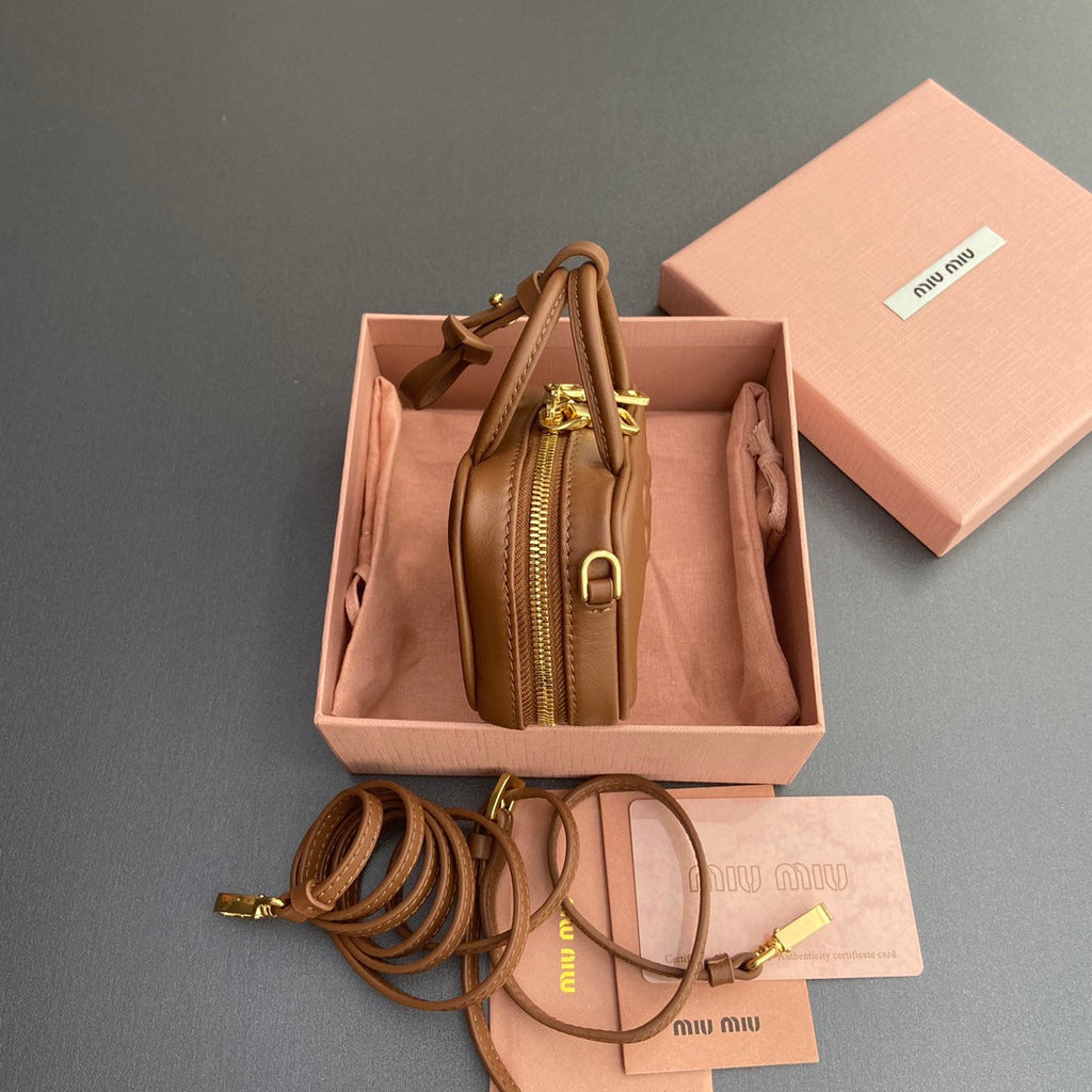 MICRO BAG KEYCHAIN 11 IN CAPE PALLISER BROWN CALFSKIN EMBOSSED LOGO