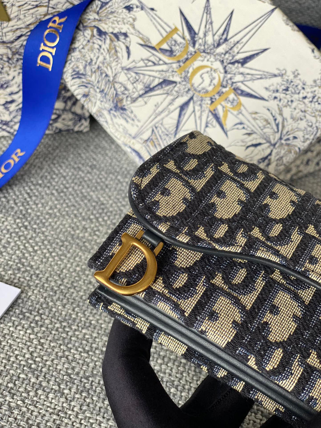 SADDLE LOTUS WALLET 11 IN BLACK MONOGRAM OBLIQUE JACQUARD